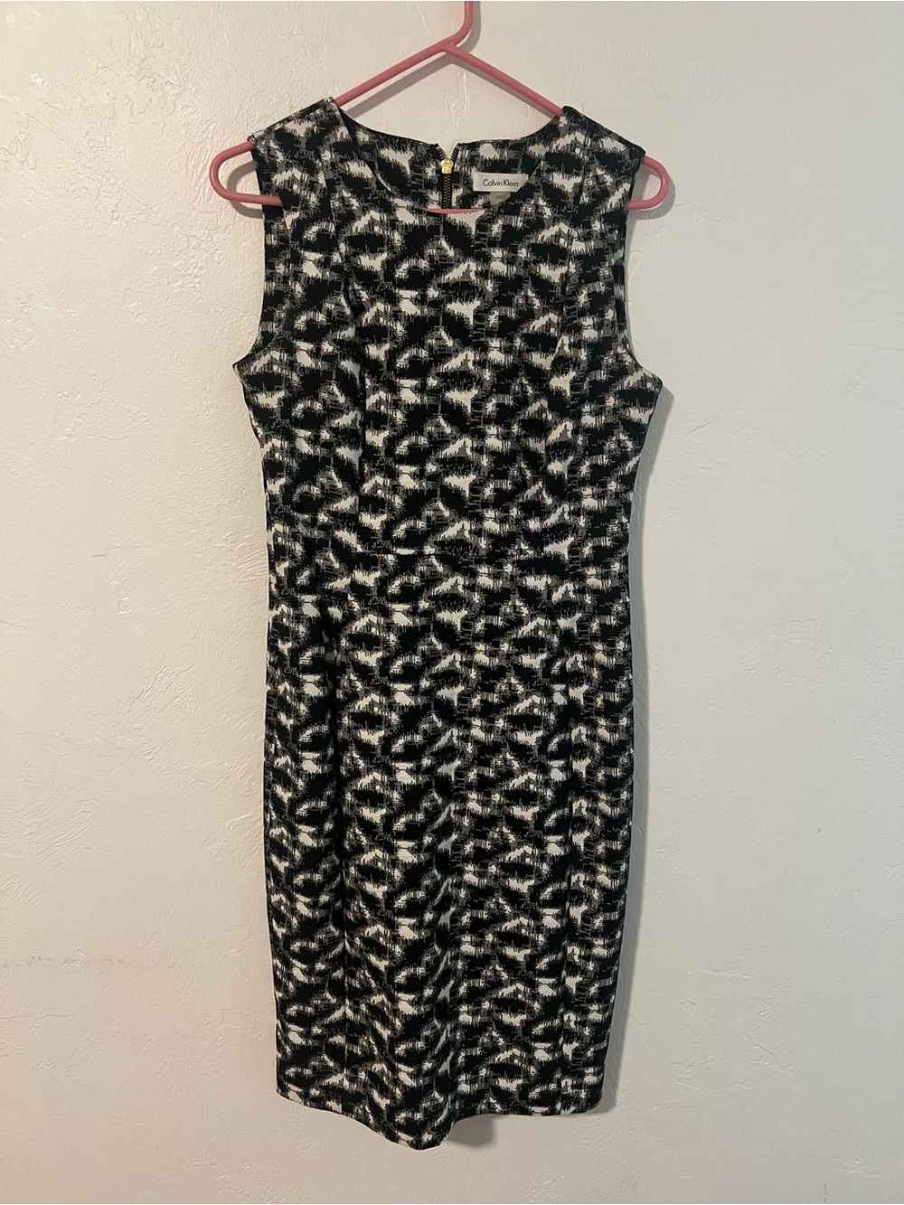 Calvin Klein size 6 Black & White Patterned Sleeveless Sheath Dress